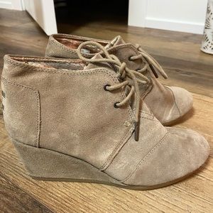 TOMS wedges